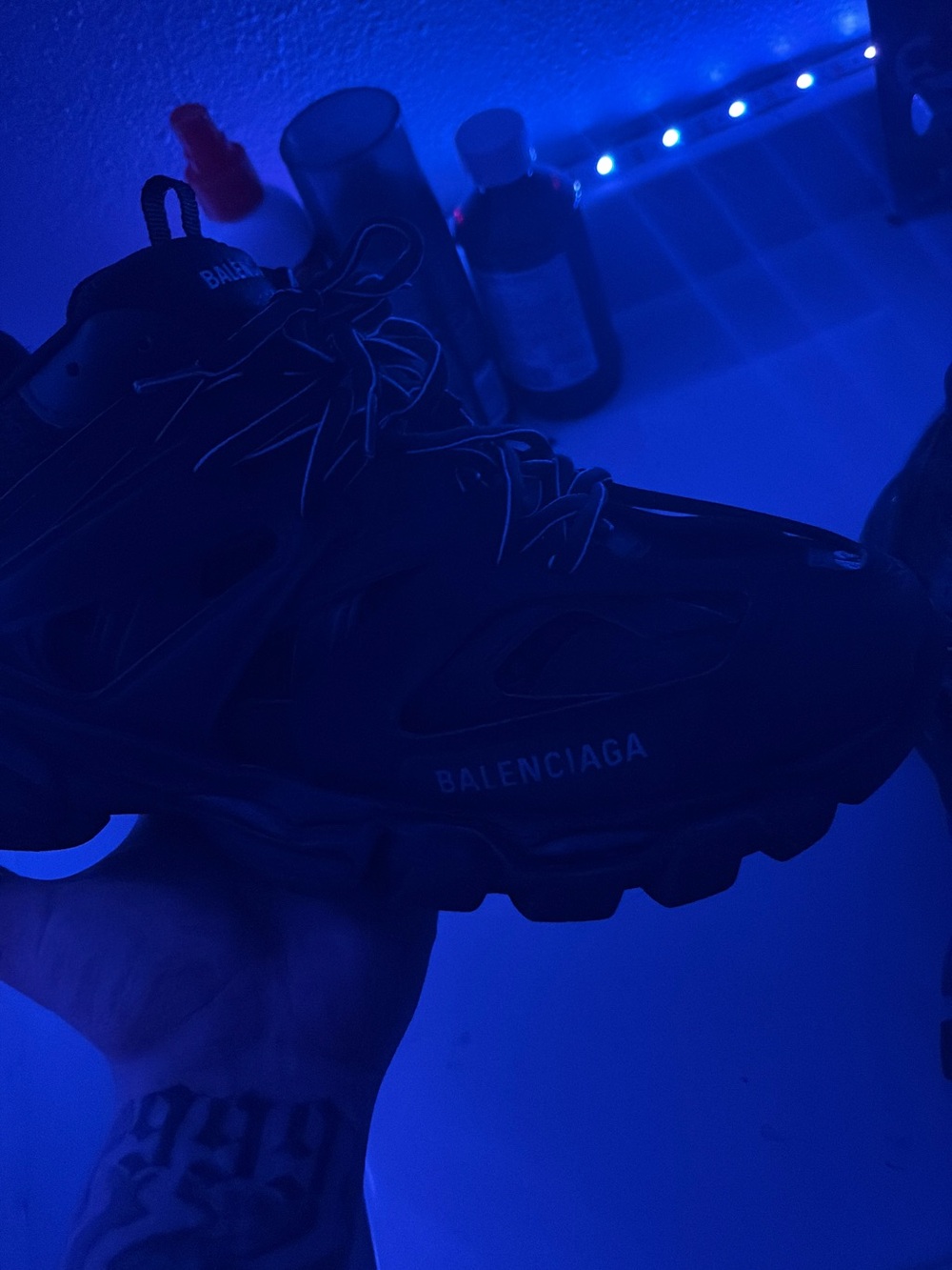 Balenciaga Men's Track Black Chunky Sneakers with Reflective Laces - Picture 4 of 4